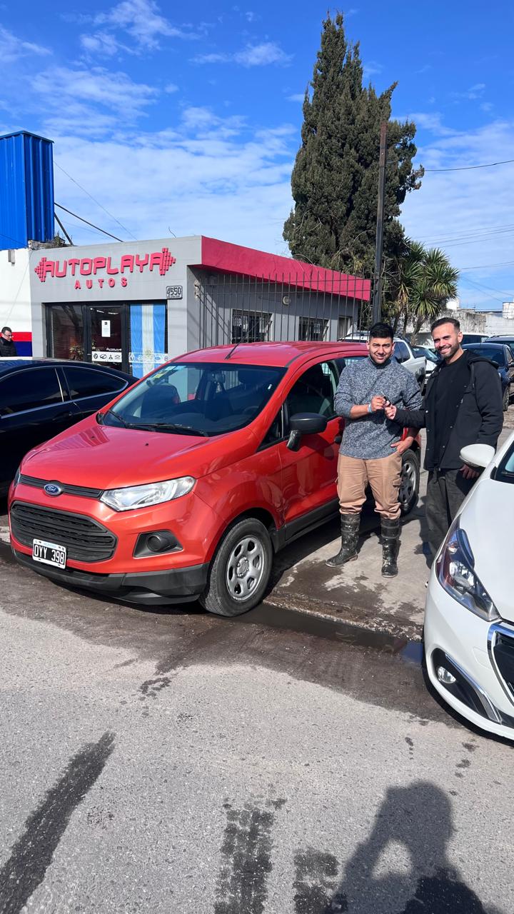 Cliente de Autoplaya retirando su vehículo