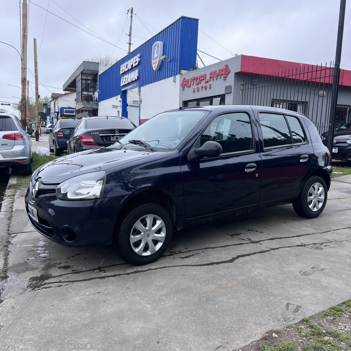 Renault Clio Confort Plus — Costado
