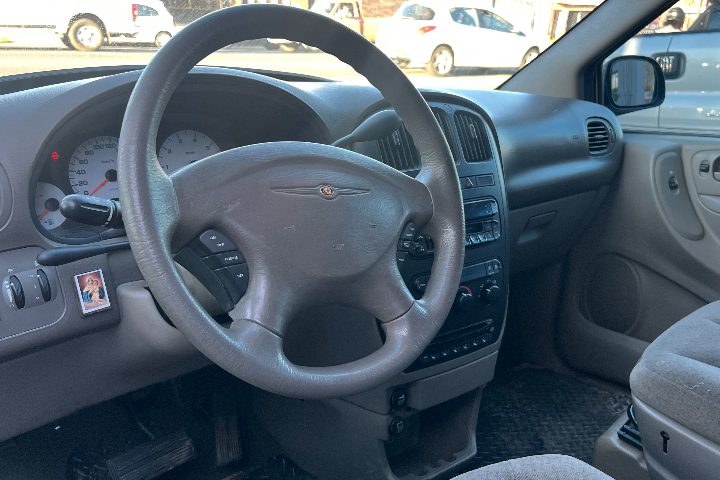 Chrysler Caravan 3.3 Se V6 — Interior