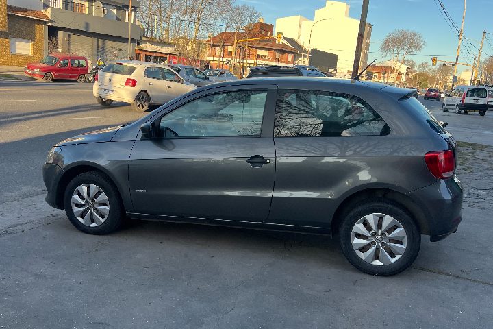 Volkswagen Gol Trend Pack I 1.6 101cv — Costado